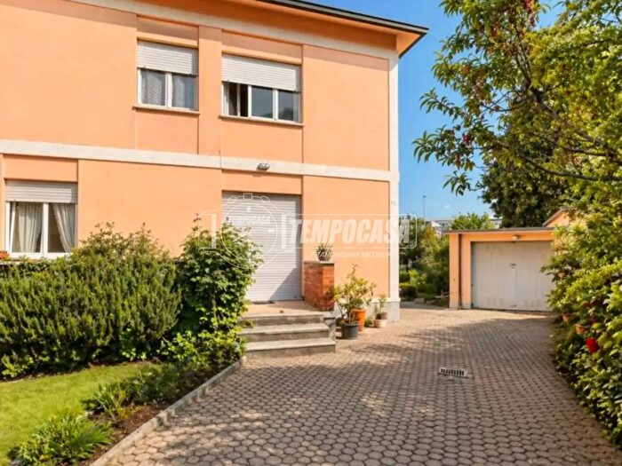 Casa trilocale in vendita in Via Alessandro Manzoni, Calco