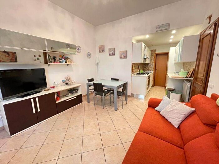 Appartamento trilocale in affitto in Via Cardinale Pellegrinetti, Lido di Camaiore, Camaiore