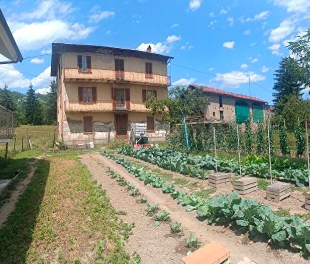 Casa con 6 locali in vendita in Via Roma, Sale Delle Langhe