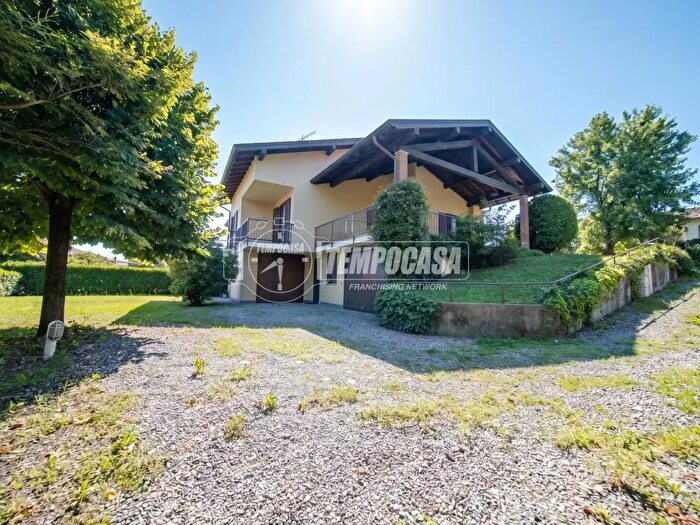 Casa trilocale in vendita in Via Vignole, Comignago