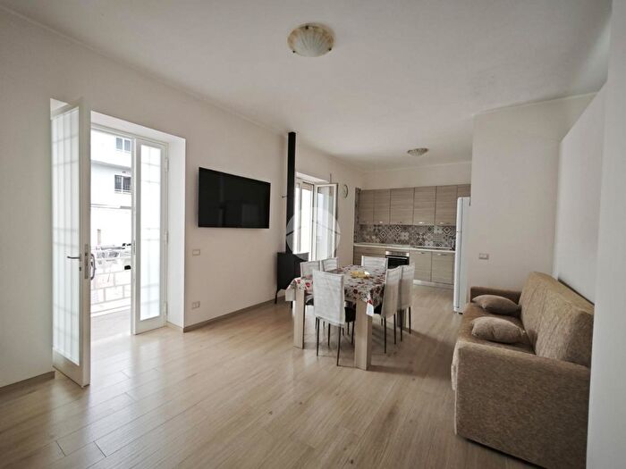 Casa quadrilocale in vendita in Via a De Curtis, Caivano