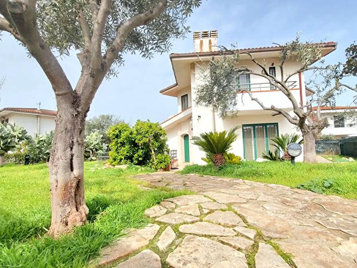 Casa con 7 locali in vendita in Via Carlo Barabino, Casamassima