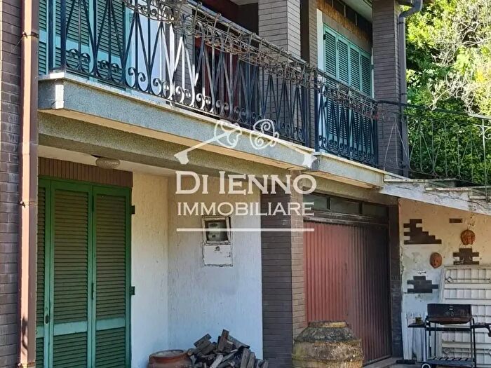 Casa con 11 locali in vendita in Fara In Sabina