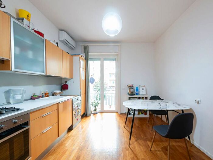 Appartamento bilocale in affitto in Via dei Fiordalisi, Lorenteggio, Milano