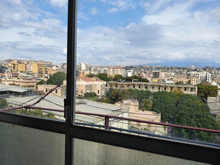 Appartamento con 5 locali in vendita in Via Zingarelli, Catania