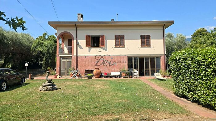 Casa con 7 locali in vendita in Via Ceppo di Melo, Capannori