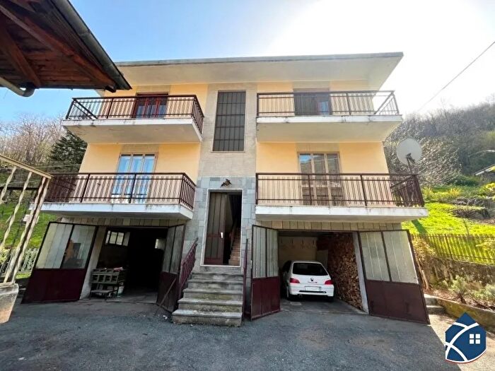 Casa con 8 locali in vendita in Perrero