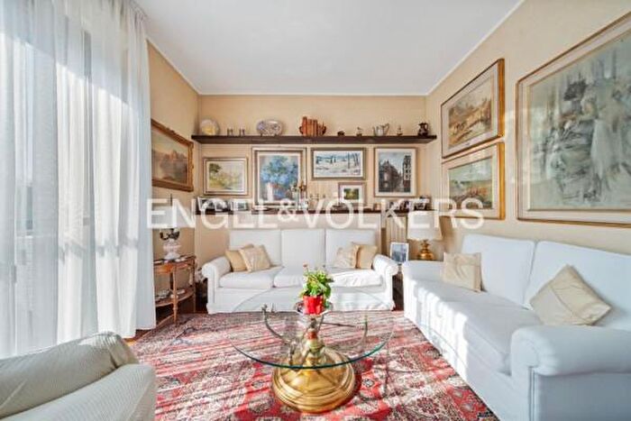 Appartamento quadrilocale in vendita in Via Liguria, Legnano