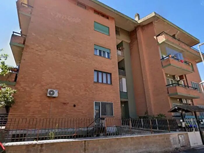 Appartamento trilocale in vendita in Via Antonio da Gaeta, Roma