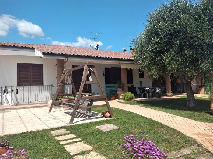 Casa con 6 locali in affitto in Roccastrada