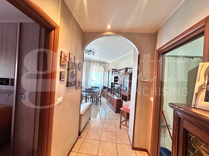 Appartamento trilocale in vendita in Via Leopardi, Erba