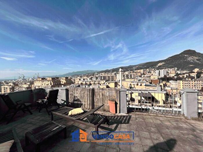 Appartamento trilocale in vendita in Via Santa Cristina, Genova