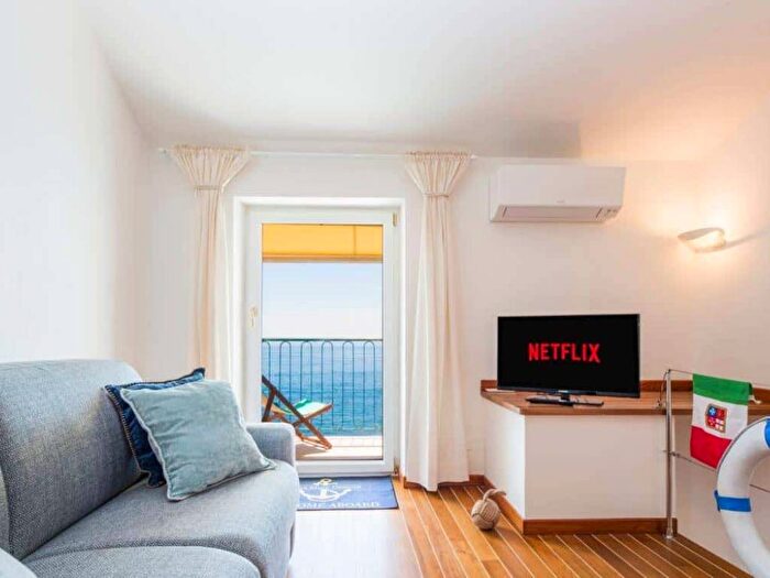 Appartamento bilocale in affitto in Via Giuseppe Pessale, Nervi, Genova