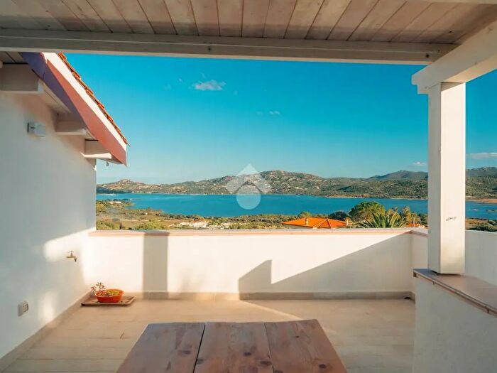 Casa con 6 locali in vendita in Via del Timone, Olbia