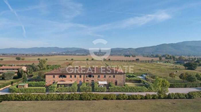 Casa trilocale in vendita in Cortona