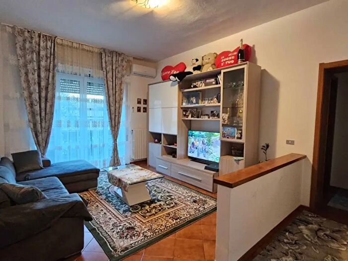 Appartamento con 5 locali in vendita in Viareggio