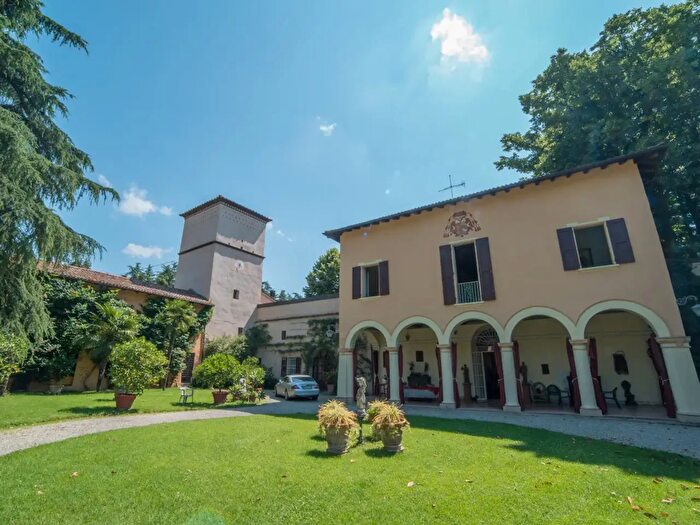 Casa con 11 locali in vendita in Via Maranina Sasso Marconi, Sasso Marconi