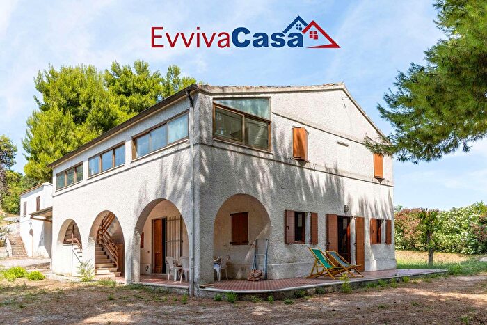 Casa con 9 locali in vendita in Contrada Acquabona, Potenza Picena