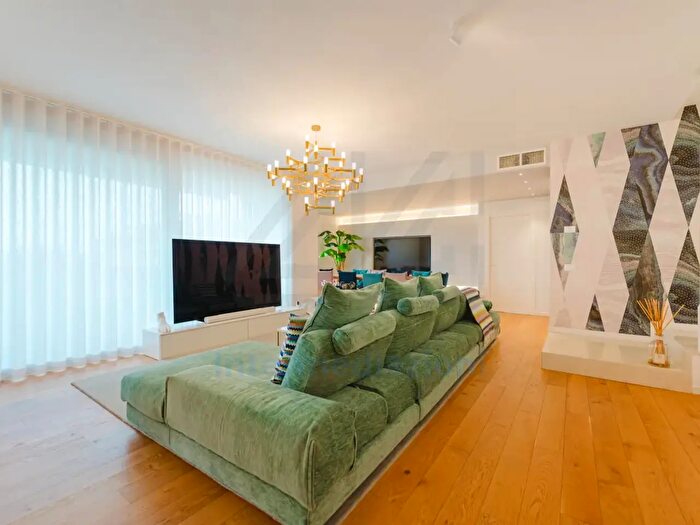 Appartamento con 7 locali in vendita in Padova Via Bracciolini, Padova