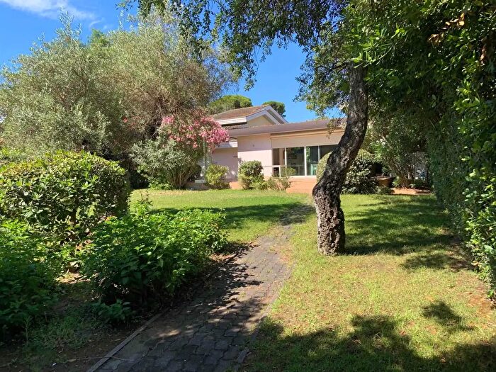 Casa quadrilocale in vendita in Castiglione Della Pescaia