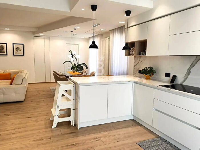 Appartamento con 5 locali in vendita in Via Cozz Rotondo, Modica