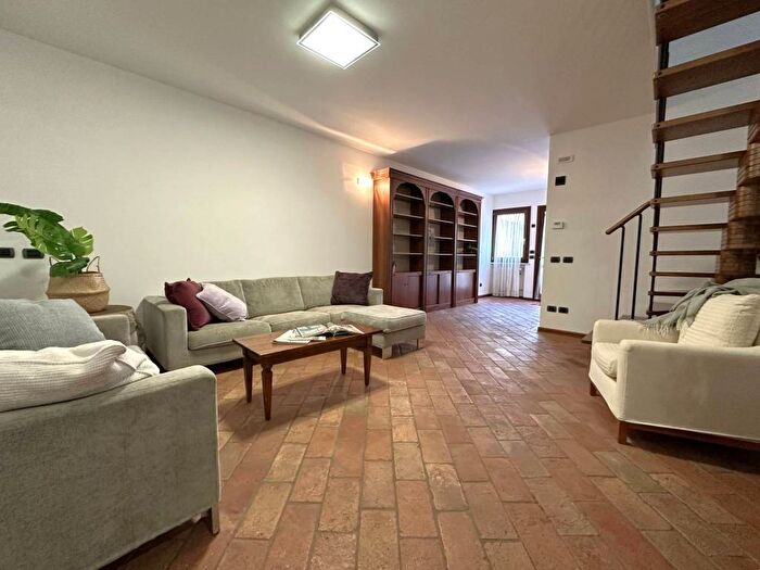 Appartamento con 5 locali in affitto in Via Giovanni Pascoli, Centro, Meldola