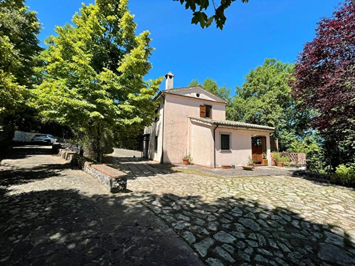 Casa con 6 locali in vendita in Politica Arpino Frosinone, Arpino