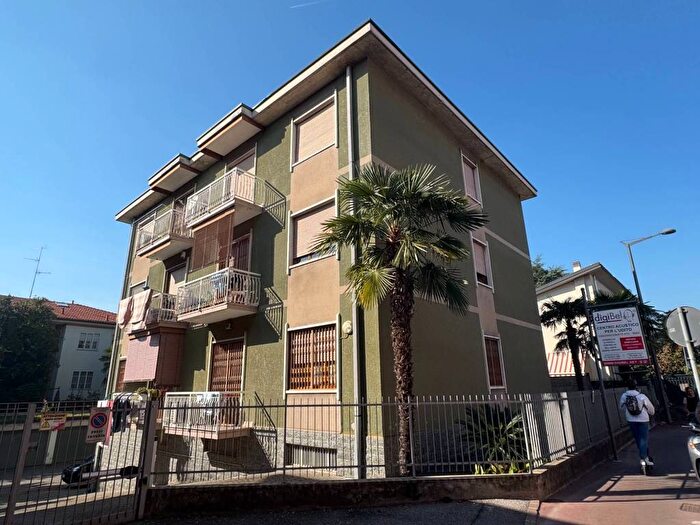 Appartamento trilocale in affitto in Via Leonardo da Vinci, Centro, Cernusco sul Naviglio