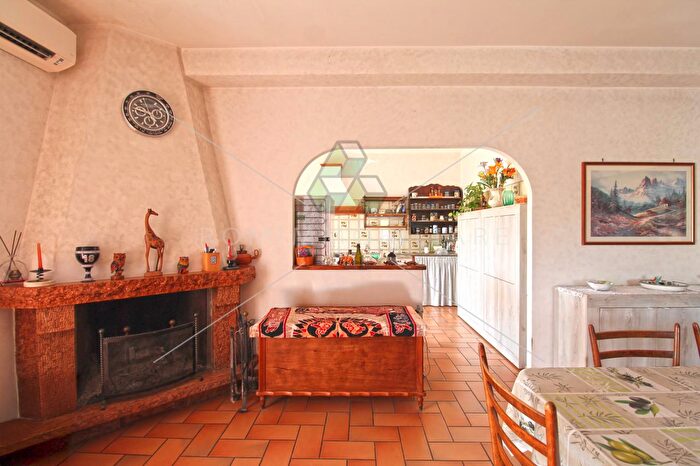 Appartamento quadrilocale in vendita in Via della Cacciuta, Roma