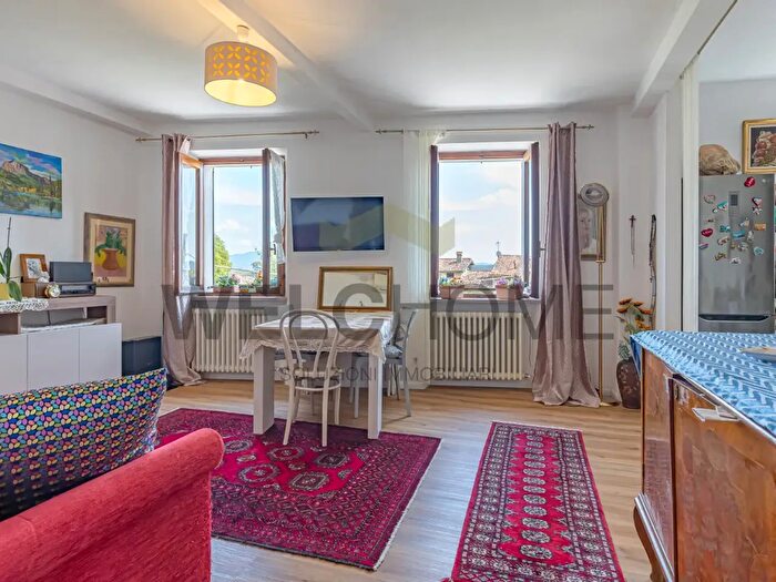 Appartamento trilocale in vendita in Via San Maurizio, Erba