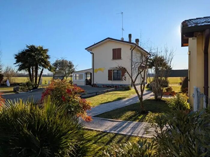 Casa con 5 locali in vendita in Via Provinciale Ovest, Nonantola