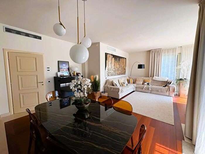 Appartamento con 5 locali in vendita in Viareggio
