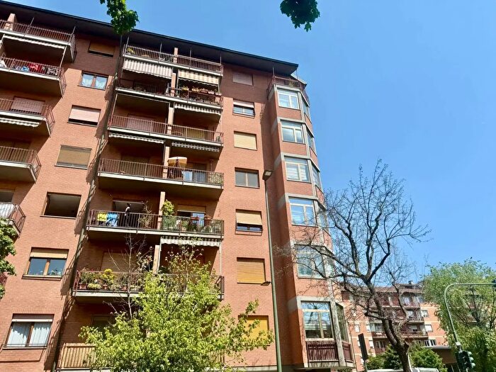 Appartamento con 5 locali in vendita in Via De Canal, Torino