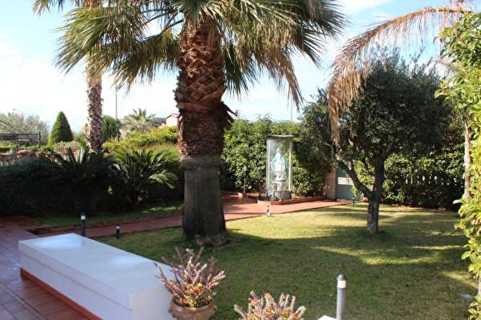 Casa con 6 locali in vendita in Via della Fiera Franca, Barcellona Pozzo Di Gotto