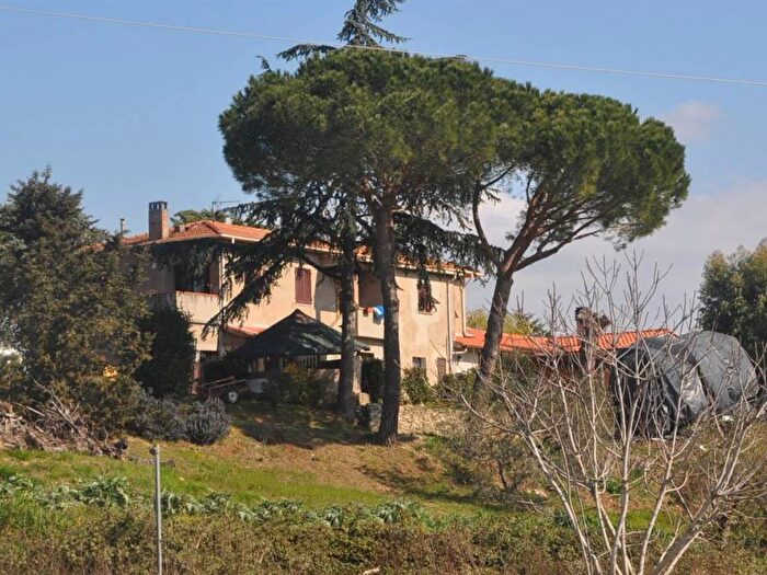 Casa con 6 locali in vendita in località Le Serre, Riparbella