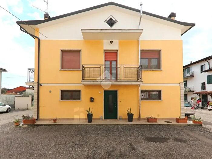 Casa quadrilocale in vendita in Via Solferino E San Martino, Roverbella