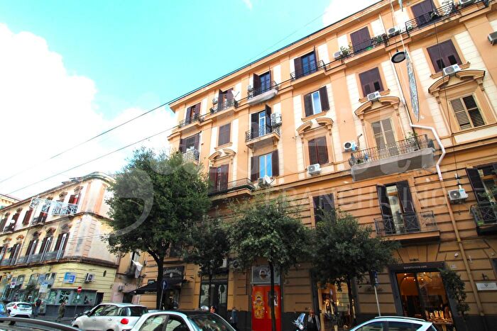 Appartamento trilocale in vendita in Via Benedetto Cairoli, Napoli