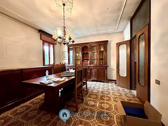 Appartamento con 5 locali in vendita in Via San Tommaso, Albignasego