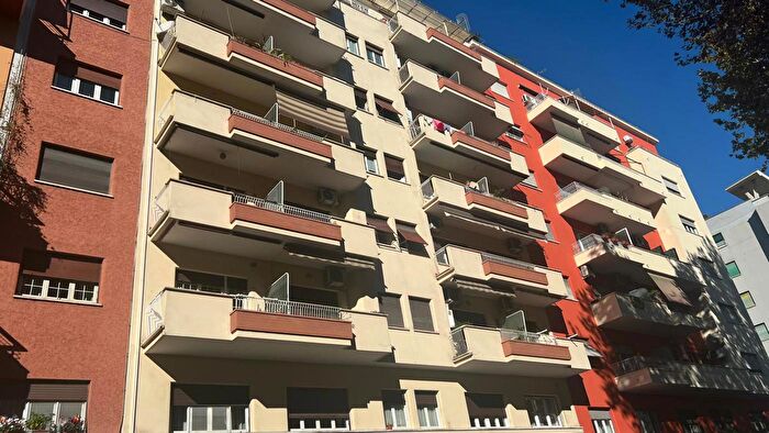 Appartamento trilocale in vendita in Via Cipro, Roma