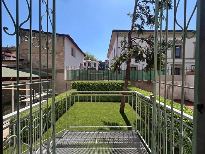 Appartamento trilocale in vendita in Via Mario Calderara, Firenze