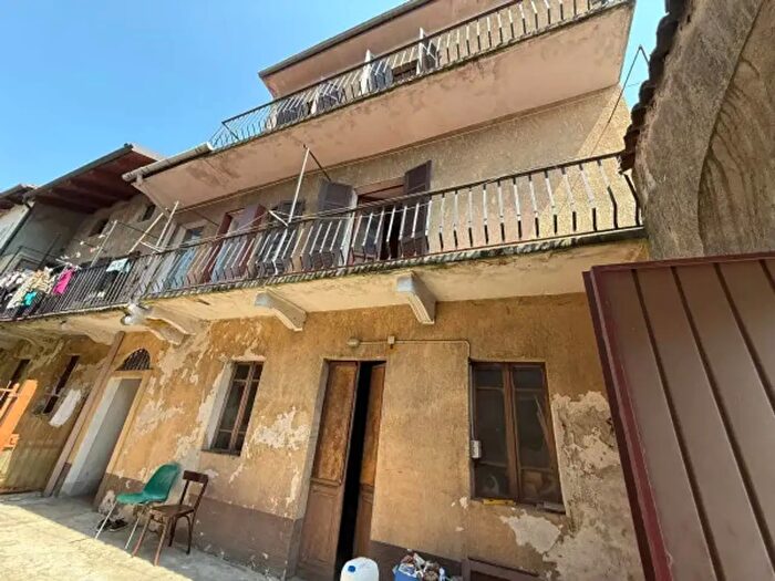 Casa quadrilocale in vendita in Piazza Ugo Machieraldo, Cavaglia'