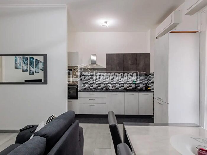 Appartamento trilocale in vendita in Via Emilia Est, Parma