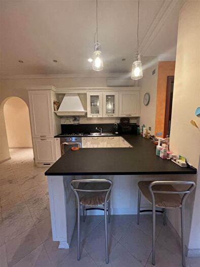 Appartamento con 5 locali in affitto in Desenzano Del Garda