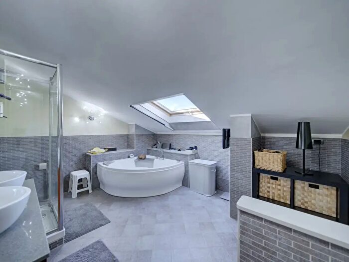 Appartamento con 7 locali in vendita in Via Taneschie, Nole