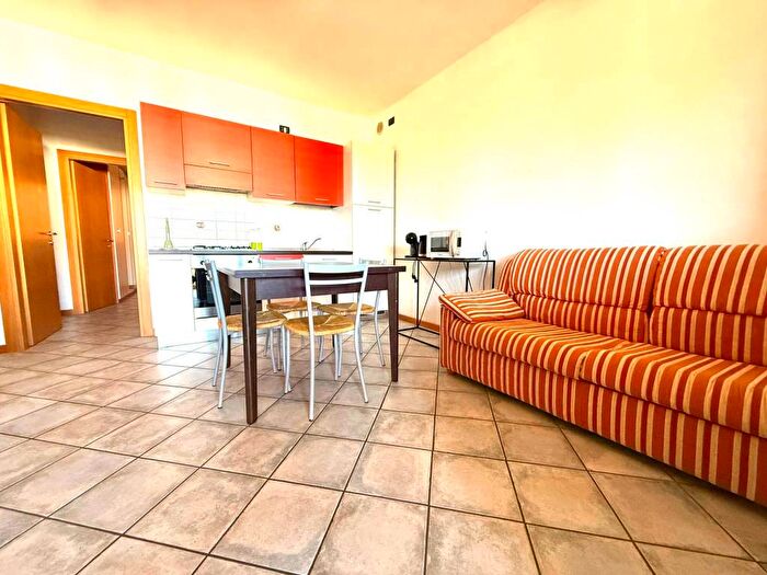 Appartamento bilocale in affitto in Via Ortigara, Centro, Sirmione