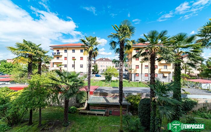 Appartamento trilocale in vendita in Via Monte Leone, Arona