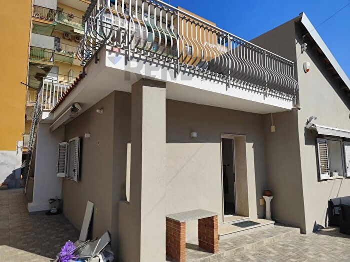 Casa con 5 locali in affitto in Via Marche, Siracusa
