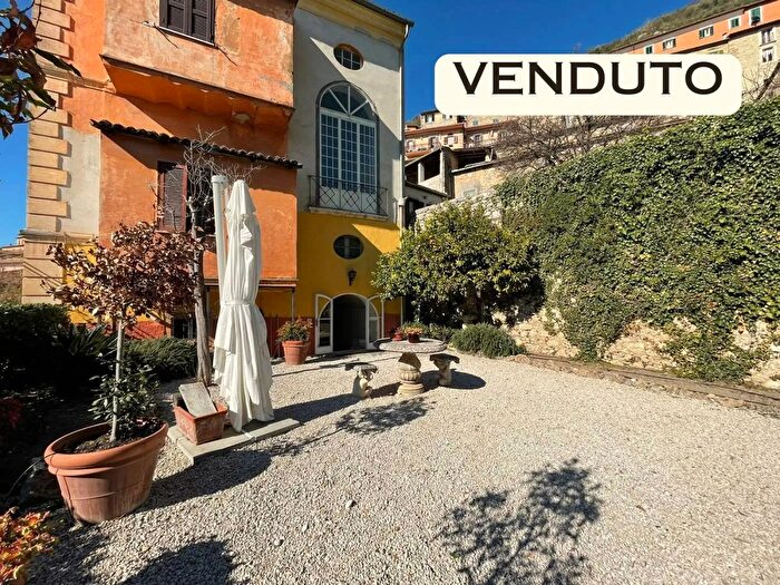 Appartamento con 8 locali in vendita in Vicolo Santa Croce Arpino Frosinone, Arpino