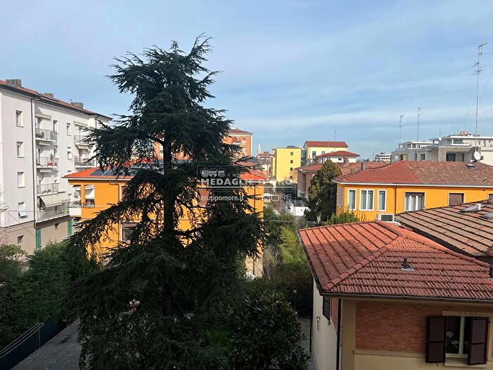 Appartamento con 5 locali in vendita in Via Savani, Modena