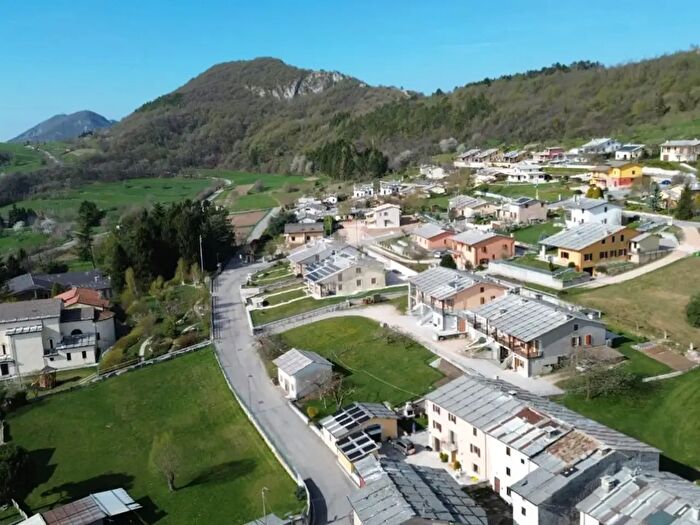 Casa con 9 locali in vendita in Via dellAlpino, Fumane